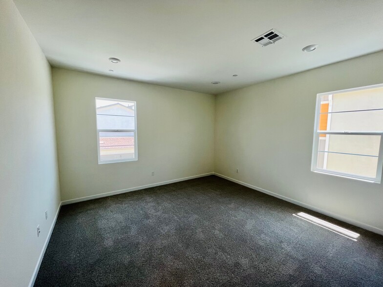 Building Photo - 27057 Trail View Ln