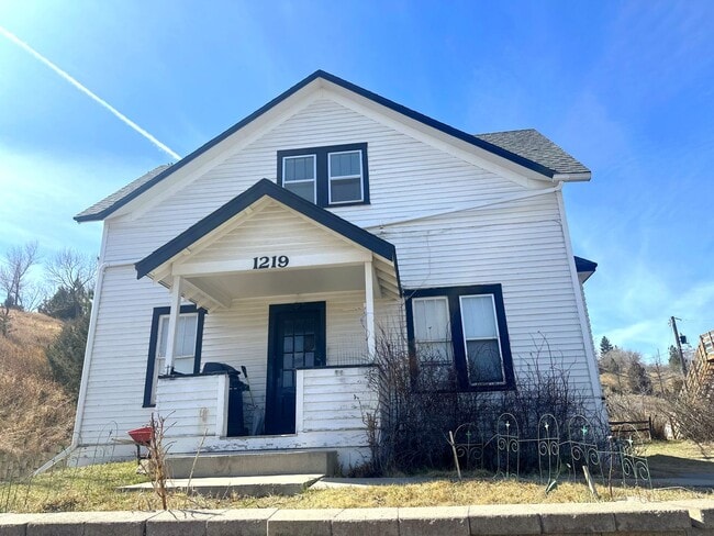 Building Photo - $650 - 1 Bedroom 1 Bath Apartment - Heart of the City