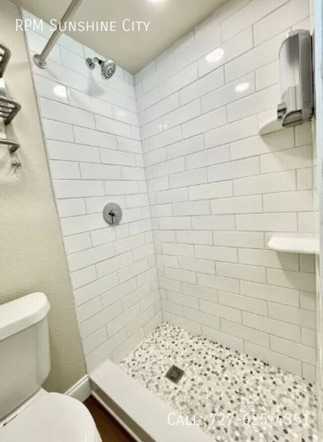 Building Photo - 7700 Boca Ciega Dr