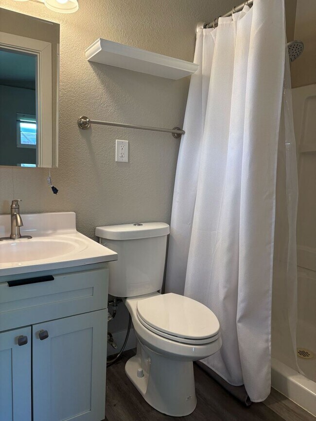 Building Photo - Comfortable 3-Bed Home in Prime Sacramento...