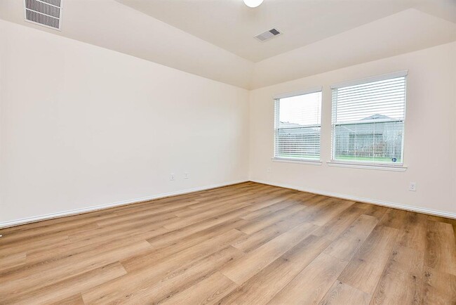 Building Photo - 16035 Dehay Ln