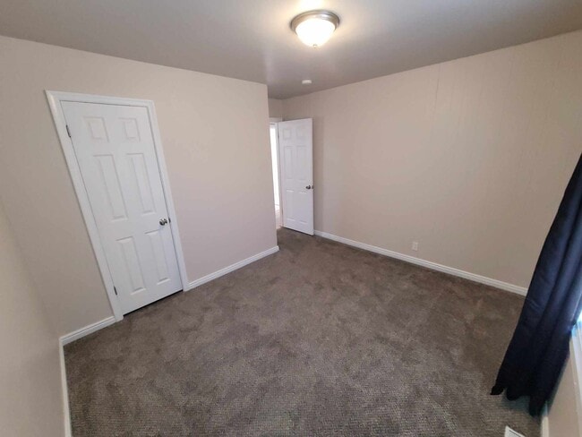 Building Photo - 5580 S 4270 W