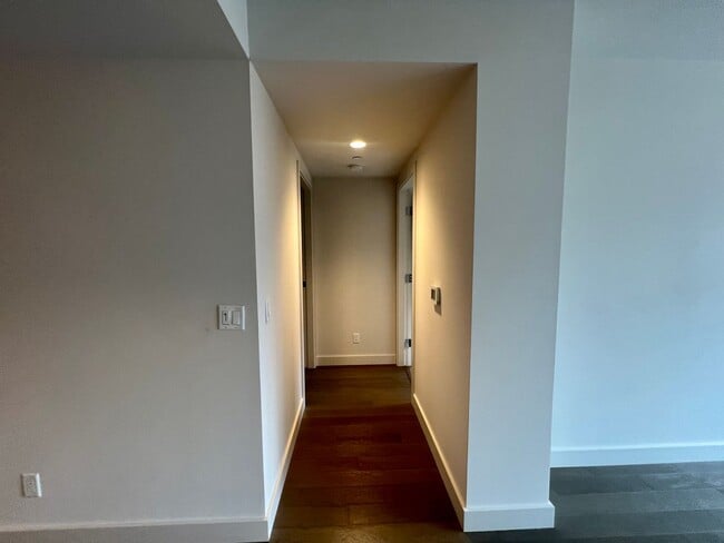 Building Photo - 583 Battery St