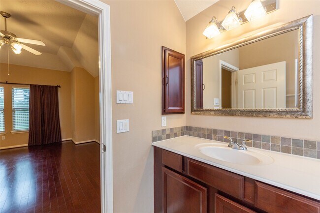 Building Photo - 2201 Signal Hill Dr