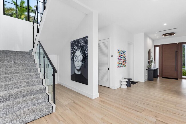 Building Photo - 895 NE 76th St