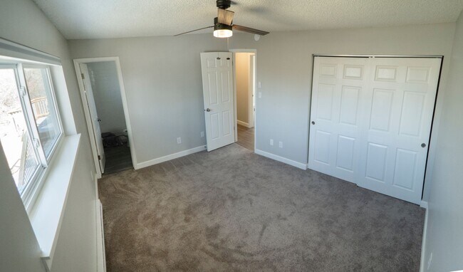 Building Photo - Beautifully Updated 4B/2B in Central Fort ...