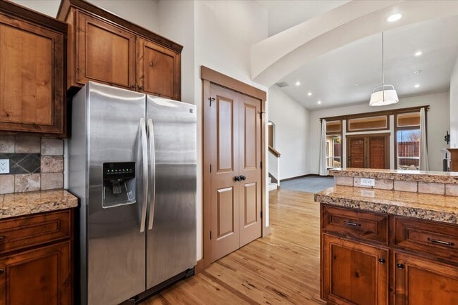 Building Photo - 5996 S Egmont Ave