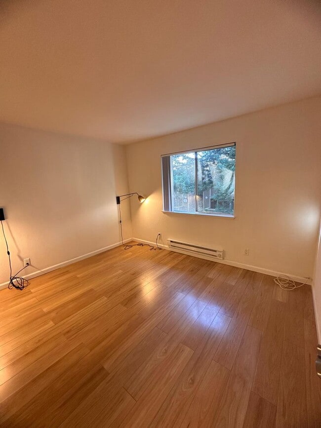 Building Photo - 2 bedrooms 2 bath condo Top floor for rent in Fremont