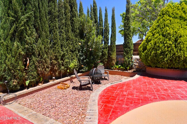 Building Photo - 1091 Los Moros Dr
