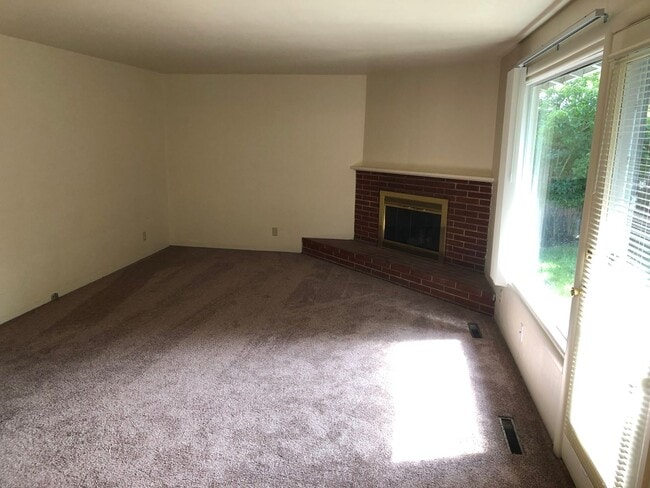 Building Photo - Charming 2 or 3 bedroom, 1 bath home in Great Location!