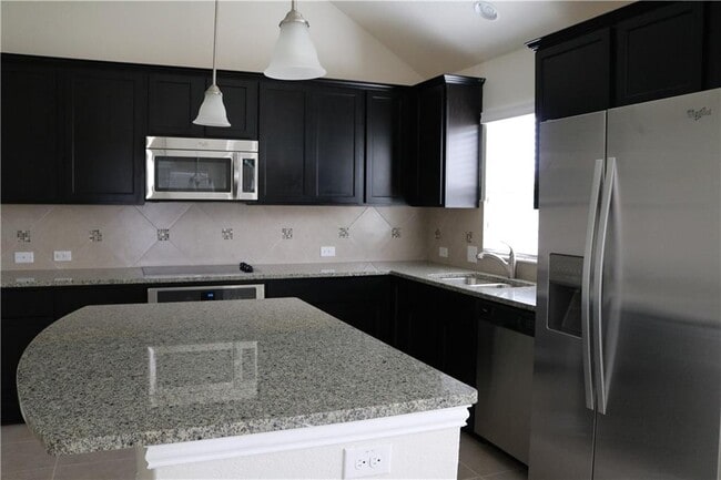 Building Photo - 913 Wolcott Dr