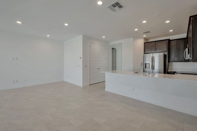 Building Photo - Brand New Luxurious Townhome in Warner Meadow