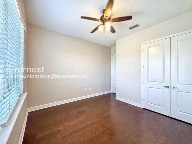 Building Photo - 13873 Benavente Ave