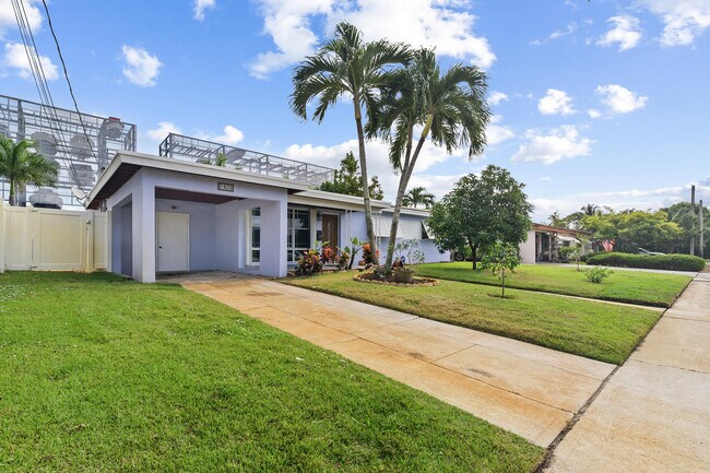 Building Photo - 1820 SW 22nd Ave