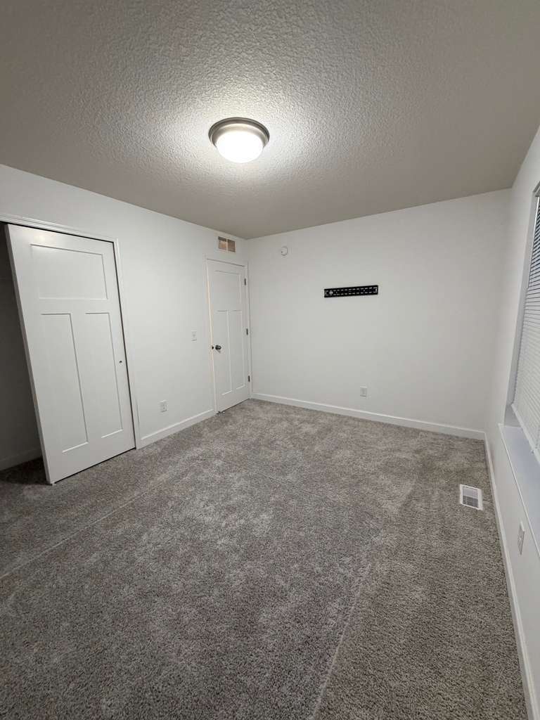 Building Photo - 10604 Heron Ave S