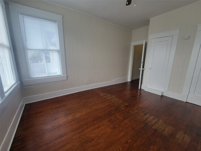 Building Photo - 2221 35th St