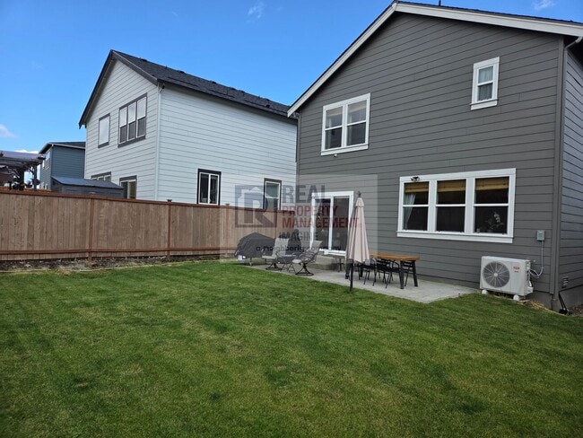 Building Photo - Check Out This Beautiful 4 Bedroom, 2.5 Bath Home!