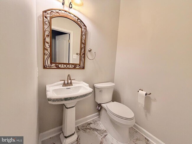 Building Photo - 300 Garden View Square