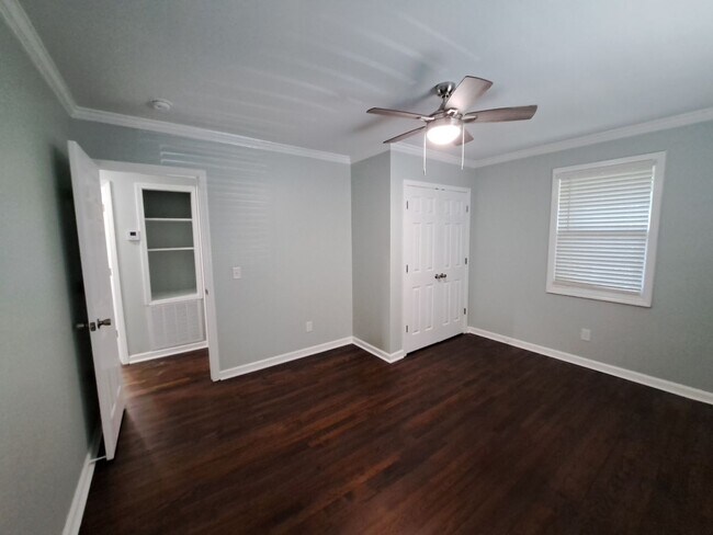 Building Photo - 1450-1452 Brentwood Drive
