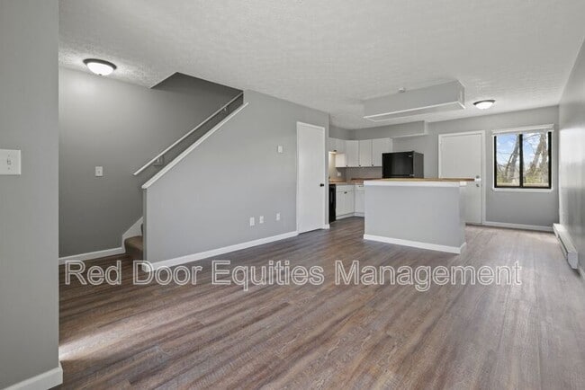 Building Photo - 250 Angle St