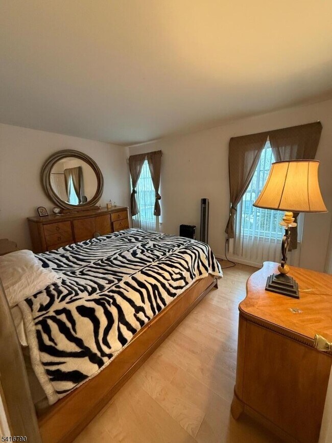 Building Photo - 195 Matlook Pl