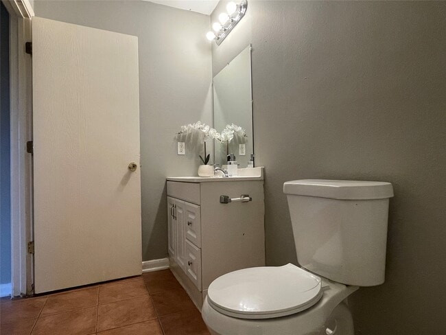 Building Photo - 811 Forest Hillside Ln