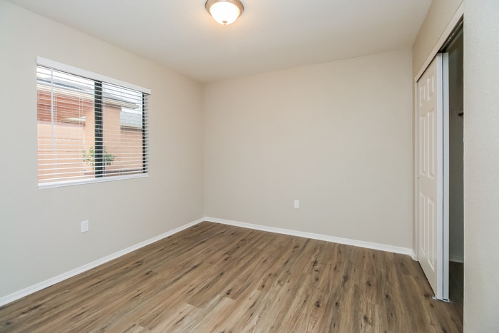 Building Photo - 1610 W Houchin Way