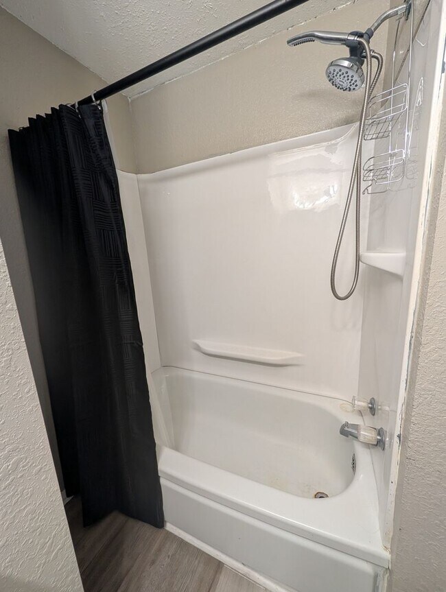 Building Photo - 1 Bedroom Home Pryor