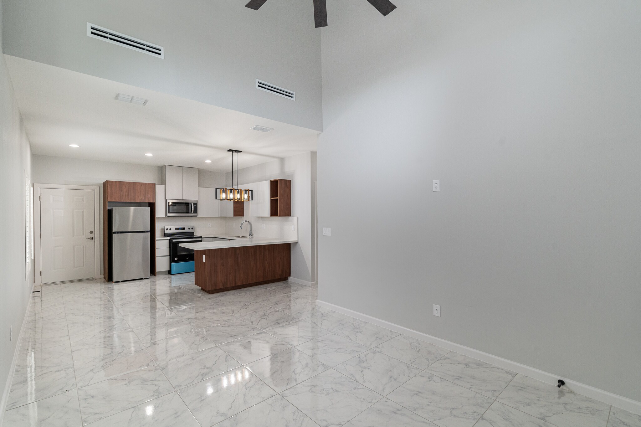 Building Photo - 1007 Hidden Hills St