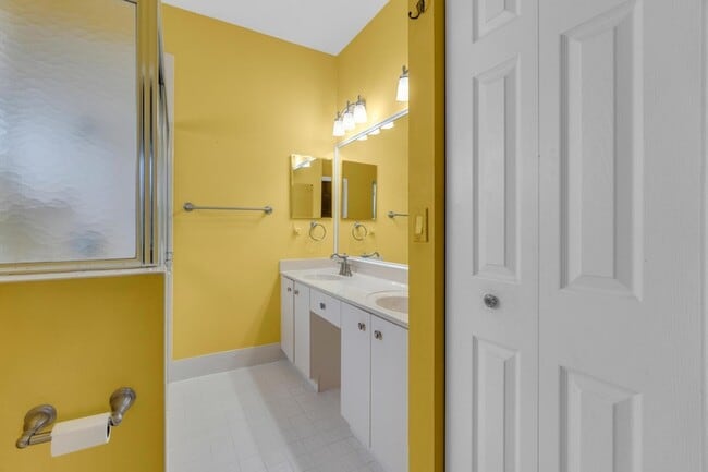 Building Photo - 10664 Royal Caribbean Cir