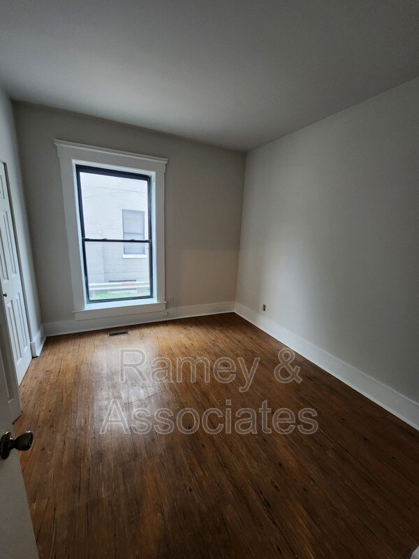 Building Photo - 114 St Catherine St