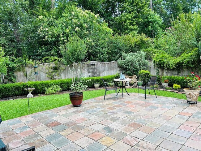 Building Photo - 2814 N Strathford Ln