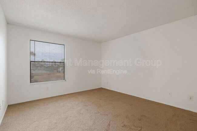 Building Photo - 2030 Cascades Blvd