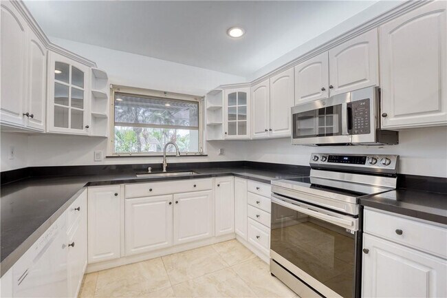 Building Photo - 2000 Admirals Way