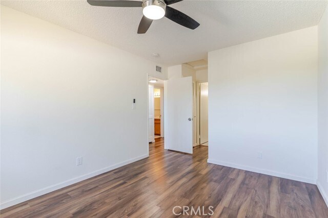 Building Photo - 909 E Chevy Chase Dr