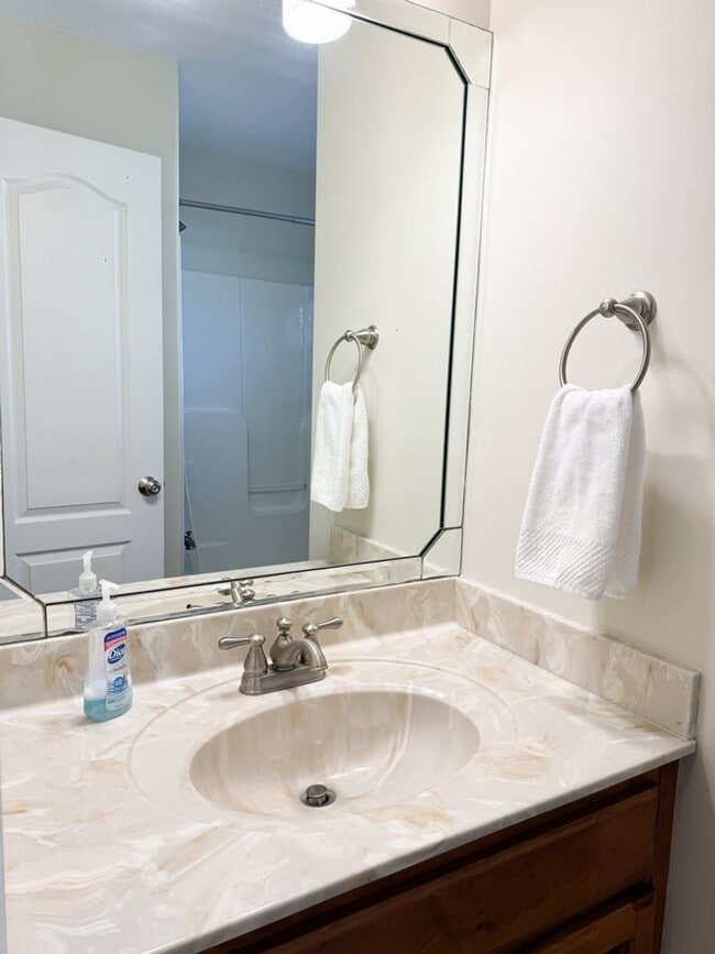 Building Photo - Spacious 3BR Home with Open Split Layout, Fenced Yard & Covered Front Porch