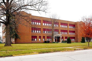 Building Photo - LINCOLN PARK APARTMENTS