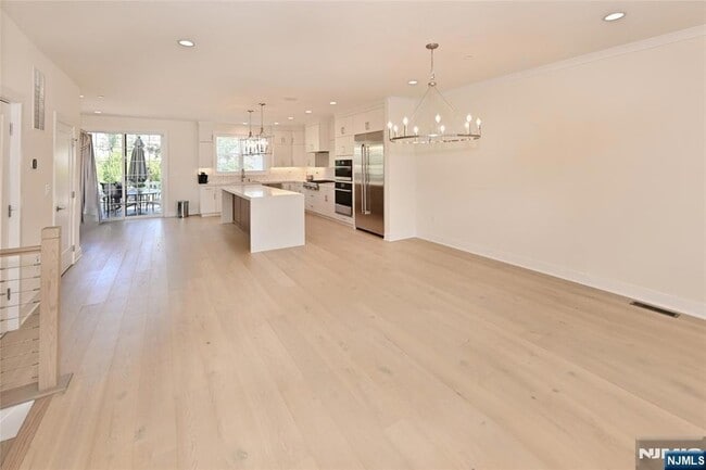 Building Photo - 31 Hearthstone Ct