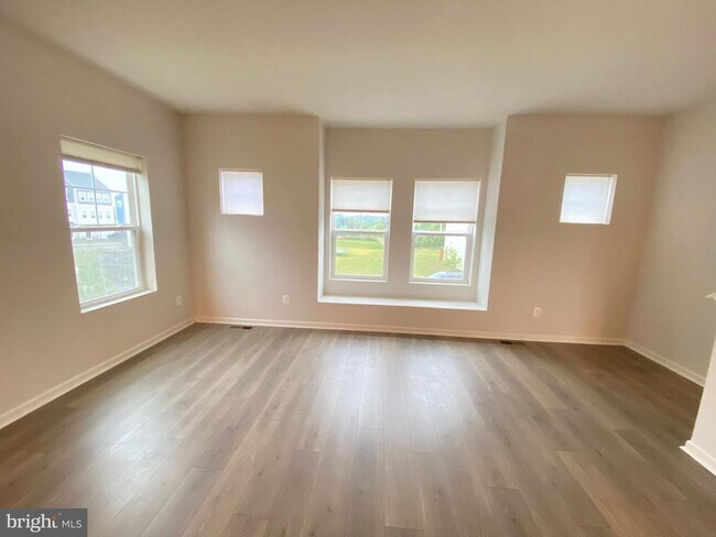 Building Photo - 235 Crofton Ct