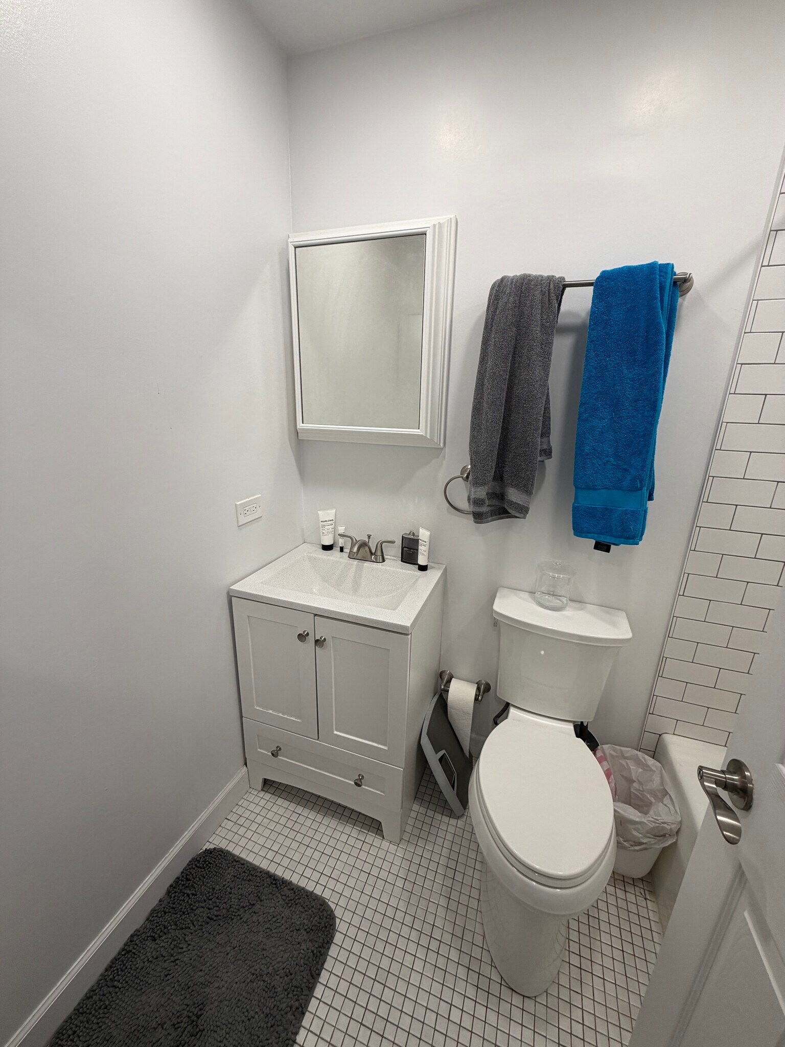 Building Photo - 515 W Wrightwood Ave