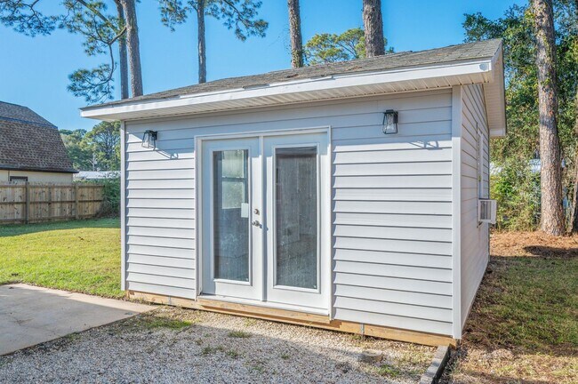 Building Photo - 3 bedroom in Mary Esther Heights!