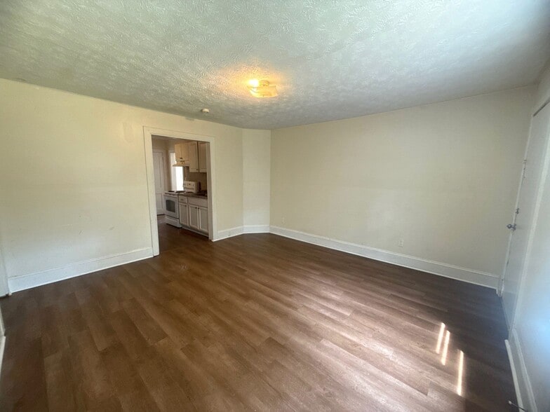 Living Room - 521 Edwards St
