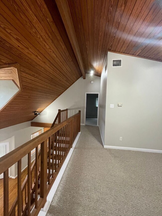 Building Photo - NEW ON MARKET