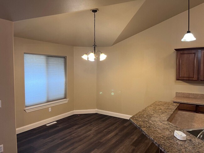 Building Photo - Gorgeous West End 4 bed Home!
