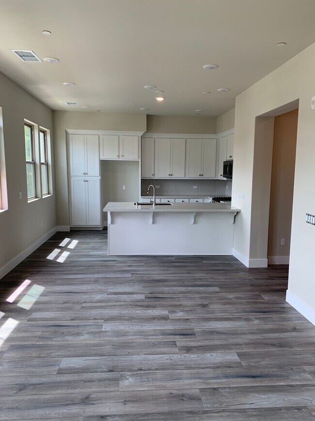 Building Photo - Luxury Apartment in The Cannery