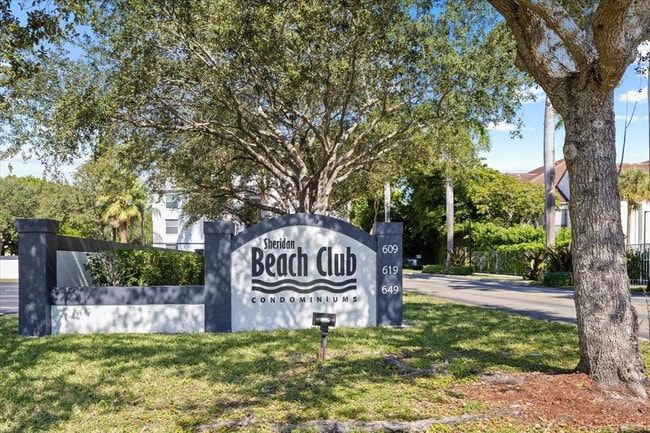 Building Photo - 609 E Sheridan St