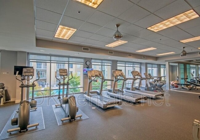 Building Photo - 711 Cosmopolitan Dr NE