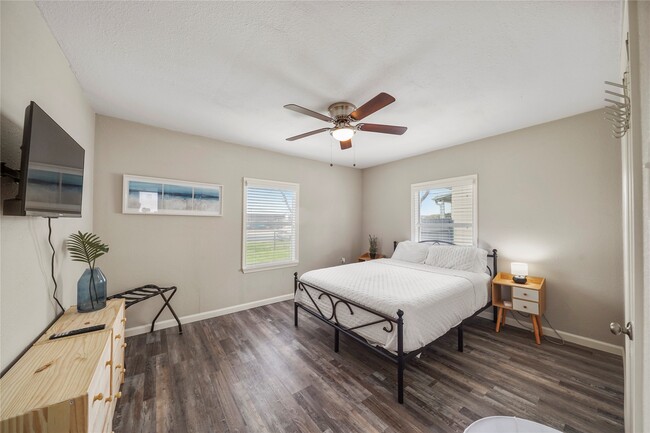 Building Photo - 2111 8th Ave N