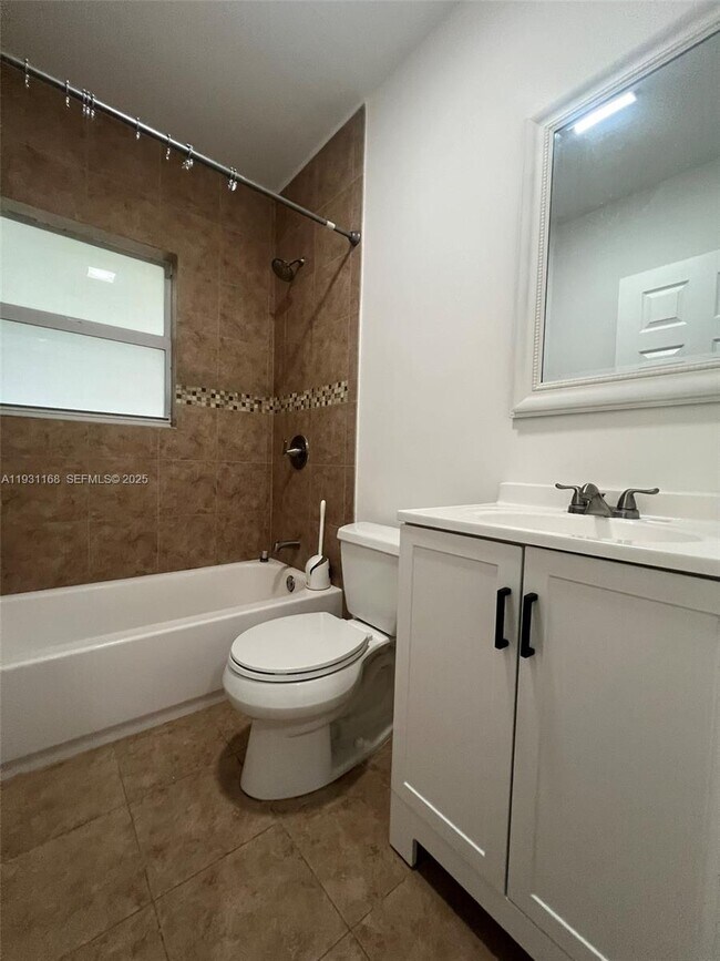 Building Photo - 9030 SW 40th Terrace