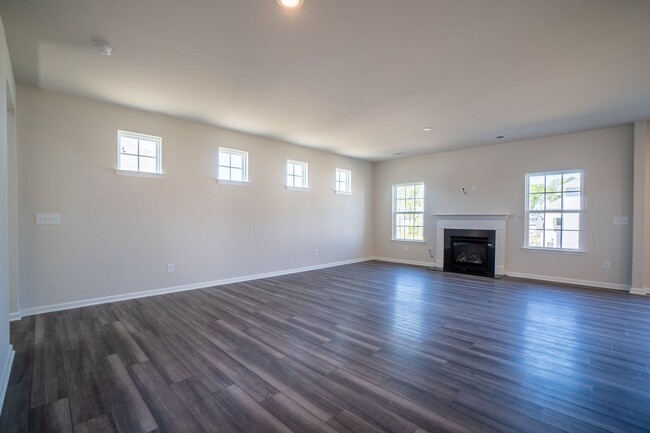 Building Photo - Stunning New Smart Home Palisades Area!